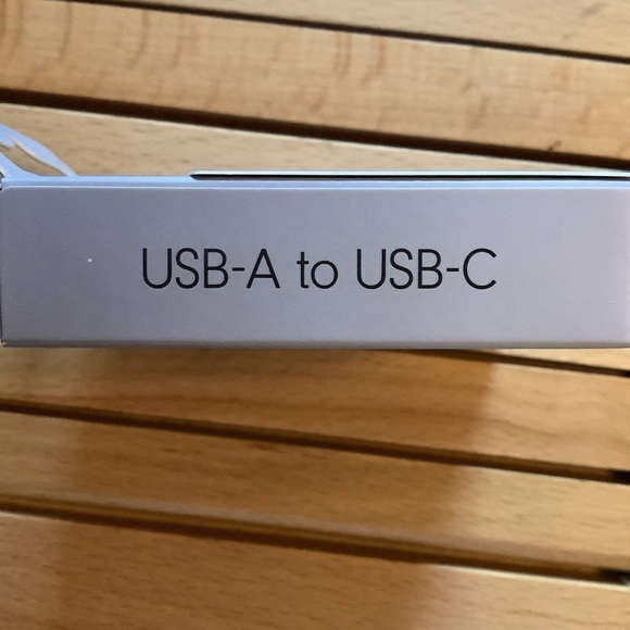 BEATS Black USB-A to USB-C Cable 8 in - Picture 4 of 8